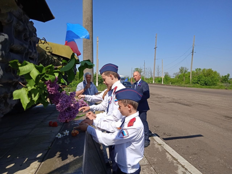 30 сентября праздник в лнр. Луганская народная Республика растения. 12 Мая ЛНР. 12 Мая день независимости ЛНР. С днем Республики ЛНР.